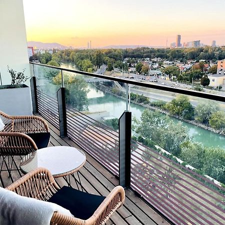 Sunrise Above Sky With Rooftop Pool Wenen Buitenkant foto