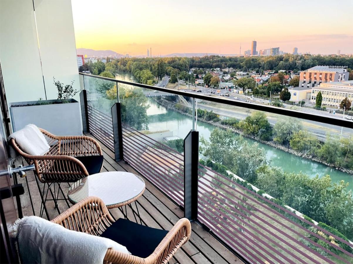 Sunrise Above Sky With Rooftop Pool Wenen Buitenkant foto